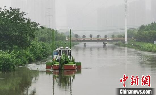 无人机巡堤、钢闸门封堵……武汉硬核“防汛神器”走上一线(图4)